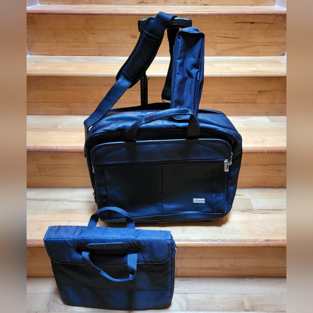 Solo New York. Walker black leather rolling briefcase. EUC